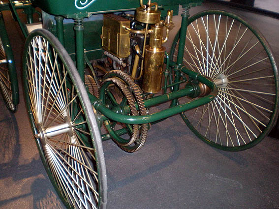 Даймлер двухцилиндровый автомобиль 1889